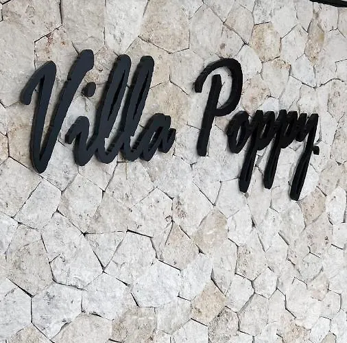 Poppy Bumbak Вилла Чангу